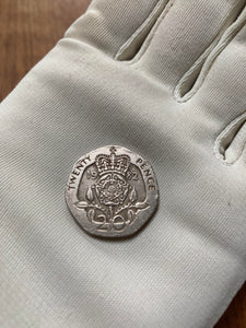Rare Collectable 1982 Queen Elizabeth II Twenty Pence Coin. Minted 1982