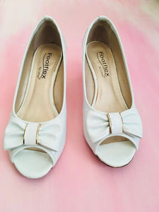 Vintage Lotus Ladies white leather patent shoe Size 5