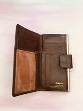 Load image into Gallery viewer, Vintage Leather Purse, Golunski Fine Leather Purse, 1970s Brown Leather purse