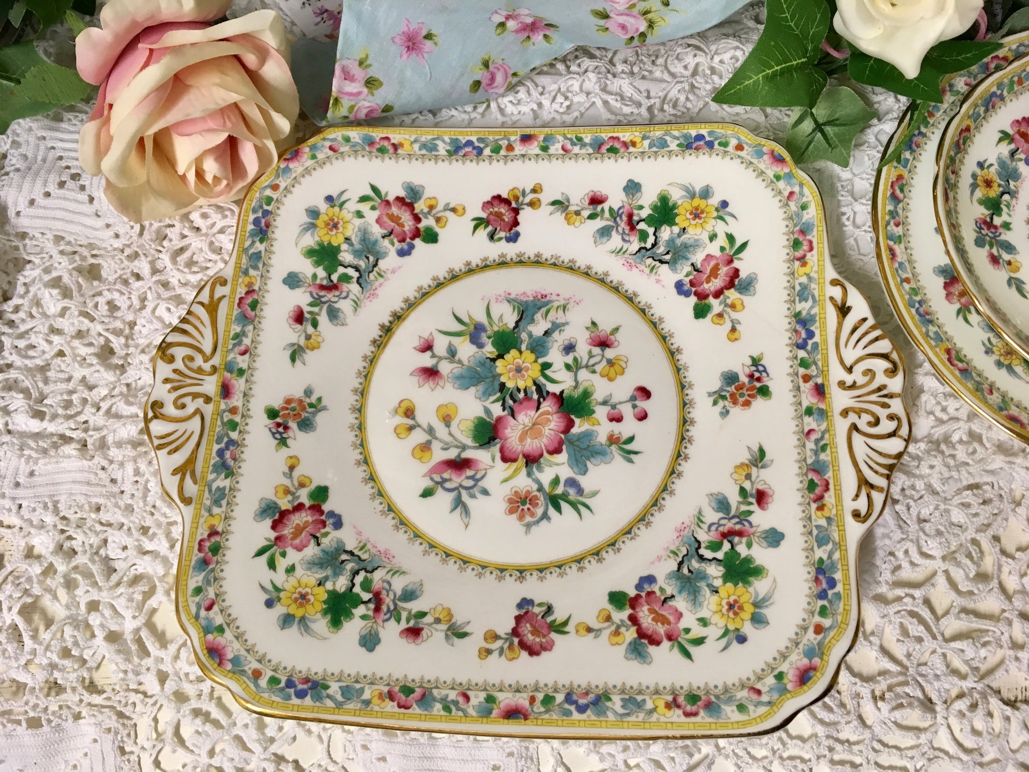Foley フォリー Ming Rose ケーキ皿とお皿4枚の5点セット Foley Ming Rose China – Karmens Tea Room