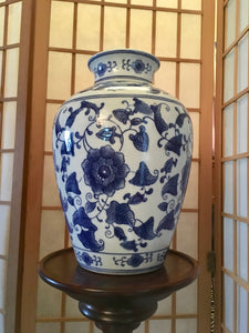 Antique, Kangxi Vase, Blue and White.